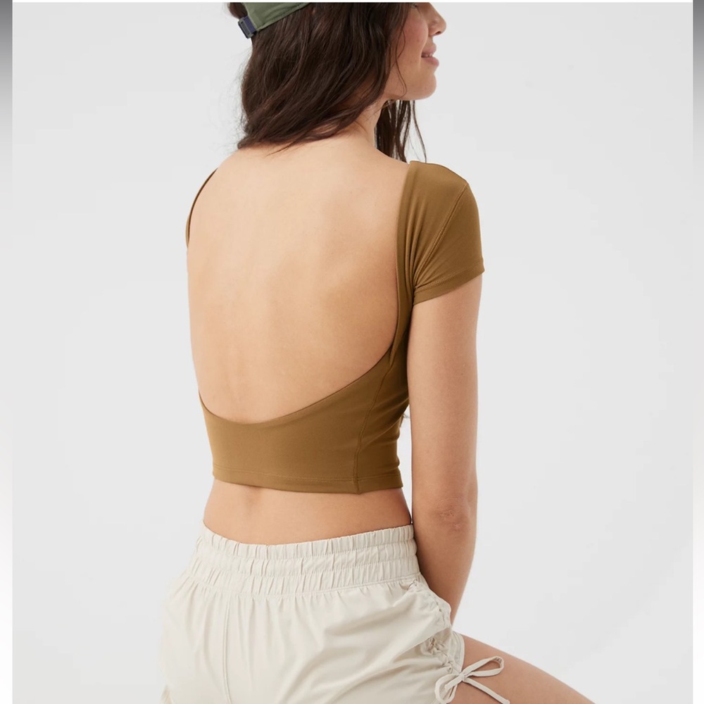 BRAND NEW AERIE OFFLINE OPEN BACK CROPPED TOP.😍 IN A SMALL.